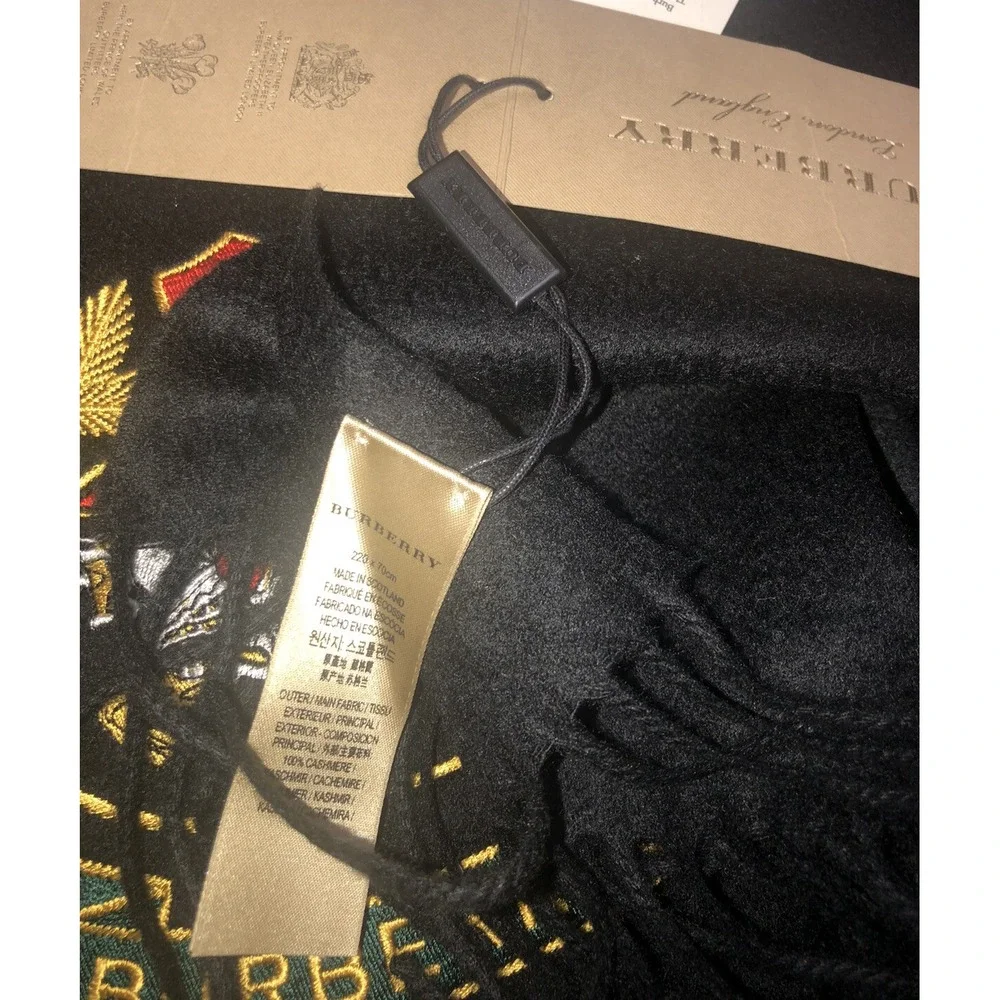 Burberry Stole Scarf‎ Wrap Black Embroidered Crest 100% Cashmere Scotland NEW - Picture 10 of 11